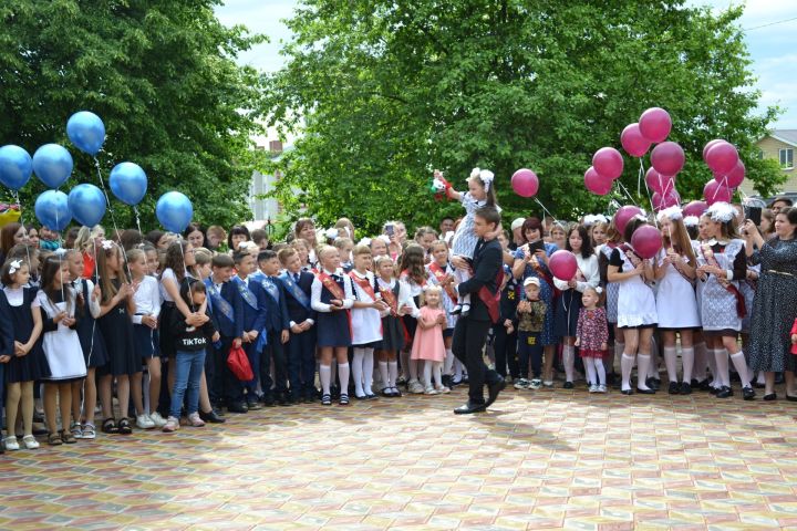 Объявили даты начала каникул и выпускных для школьников