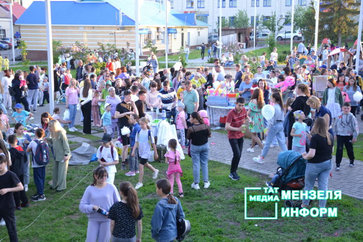 В Мензелинске на празднике, посвященном ко Дню защиты детей, наградили победителей различных конкурсов