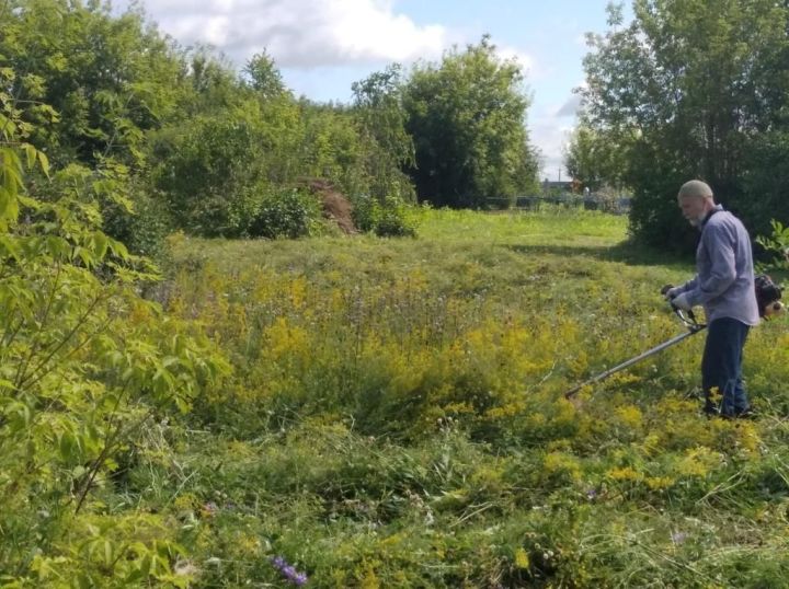 В селе Кузембетьево провели субботник по благоустройству кладбища