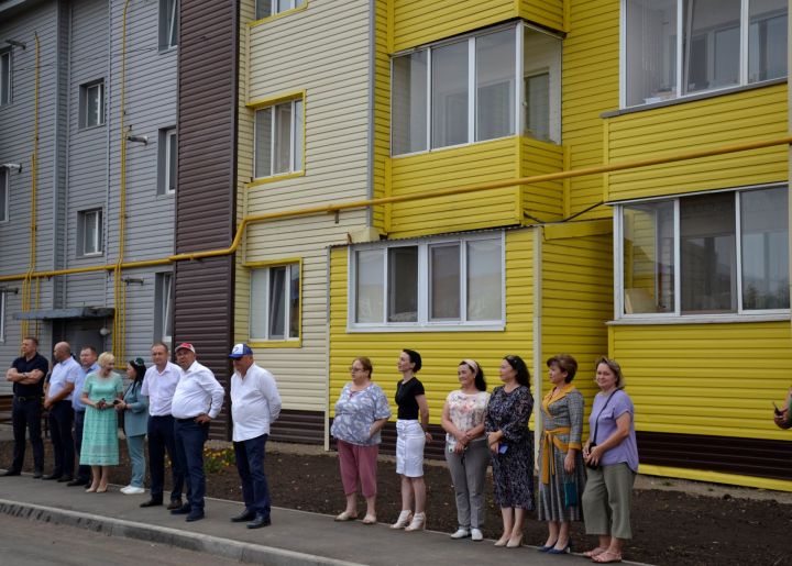 В Мензелинске состоялось торжественное открытие благоустроенного двора по Президентской программе “Наш двор”