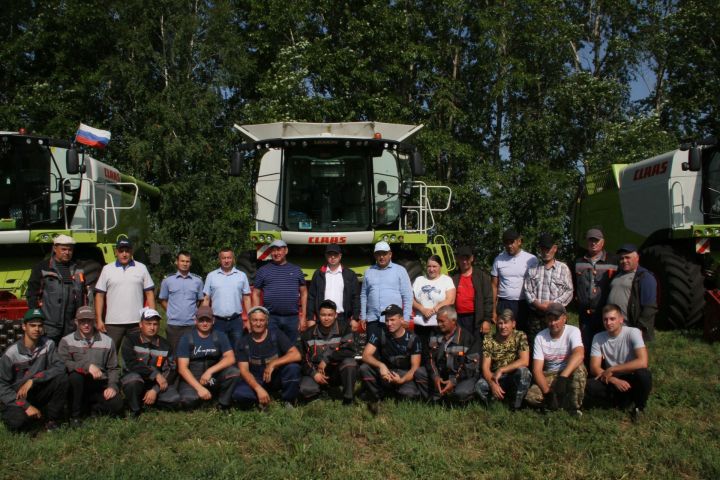 Комбайнеры хозяйства «Калмурзино» не подводят на жатве