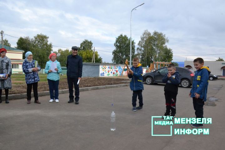 Во дворе, который был благоустроен по программе «Наш двор», прошел праздник «Дружные соседи»