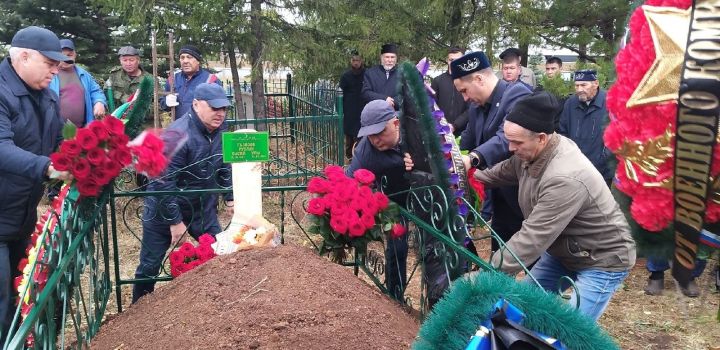 Погибшего воина проводили в последний путь с воинскими почестями