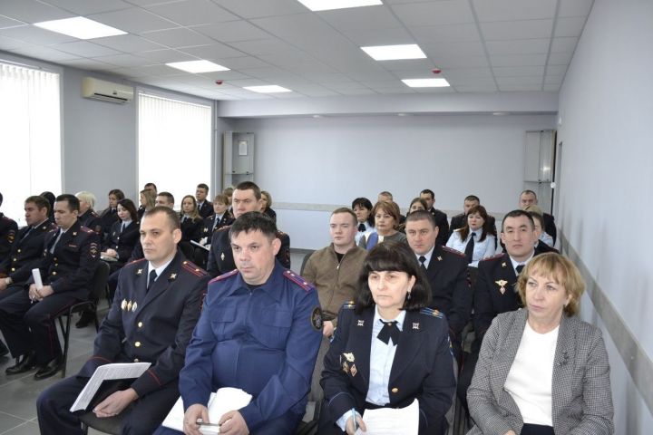 На совещании в ОМВД по Мензелинскому району подвели итоги  оперативно-служебной деятельности за 2022 год