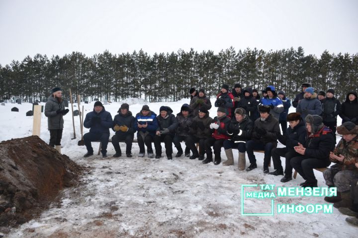 В Деукове проводили в последний путь храброго сына Мензелинского района