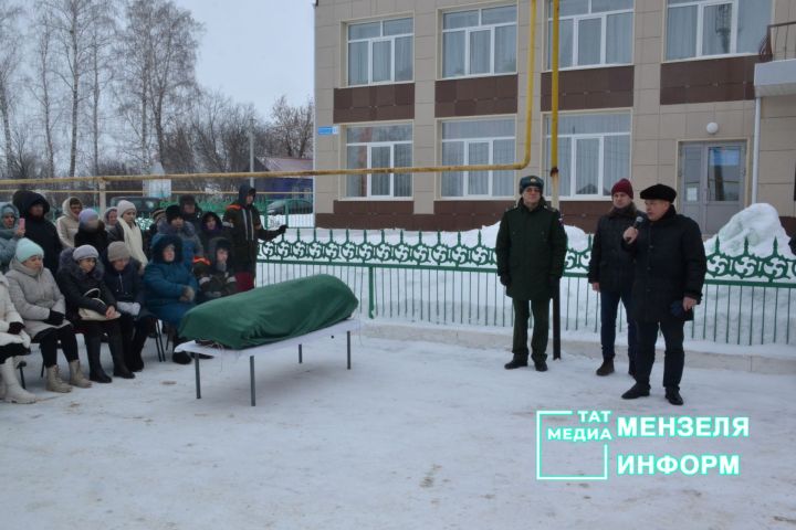 В Деукове проводили в последний путь храброго сына Мензелинского района