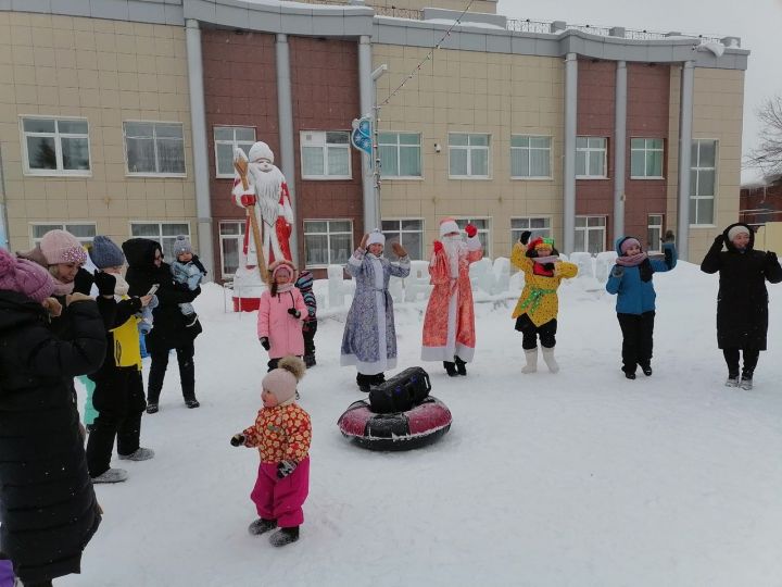 В парках и скверах города Мензелинска продолжаются праздничные мероприятия