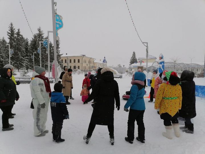 В парках и скверах города Мензелинска продолжаются праздничные мероприятия