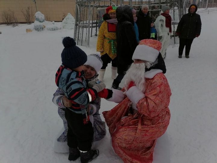 В парках и скверах города Мензелинска продолжаются праздничные мероприятия