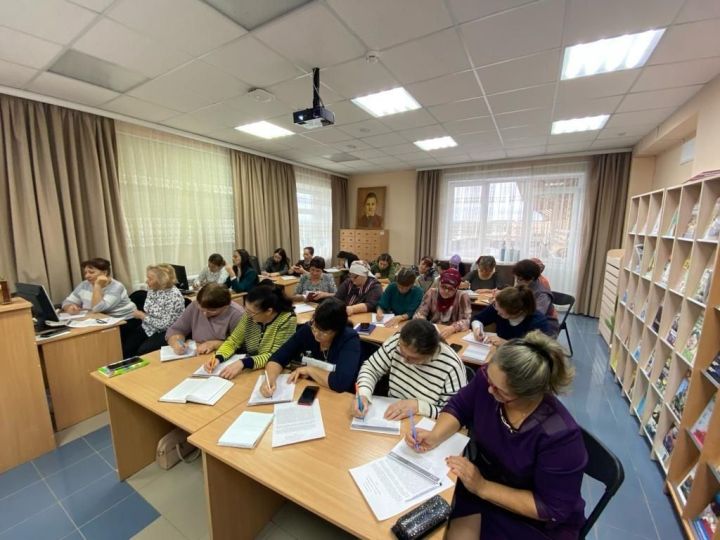 Центральная библиотека Мензелинска стала одной из площадок по проверке знаний татарского языка «Татарча диктант»