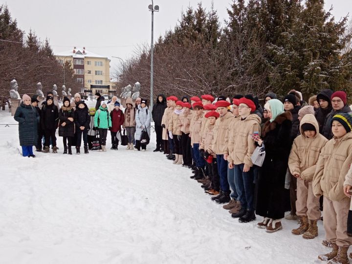 В Мензелинске прошел митинг, посвященный Дню неизвестного солдата