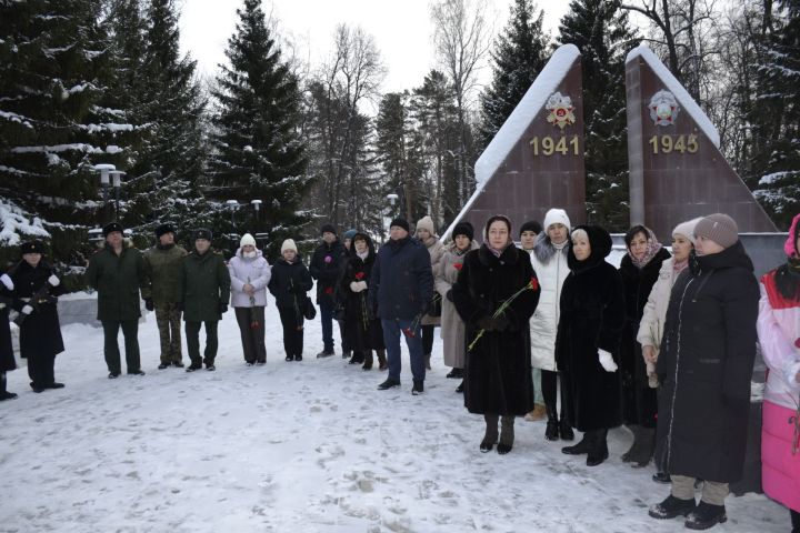 В Мензелинске состоялся митинг в честь Дня работников органов государственной безопасности