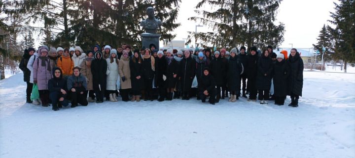 В парке Джалиля прошел торжественный митинг, посвященный 117-летней годовщине со дня рождения поэта – героя Мусы Джалиля