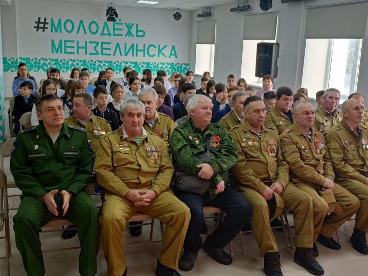 В молодежном центре «Ялкын» состоялась встреча молодежи с участниками боевых действий в Афганистане