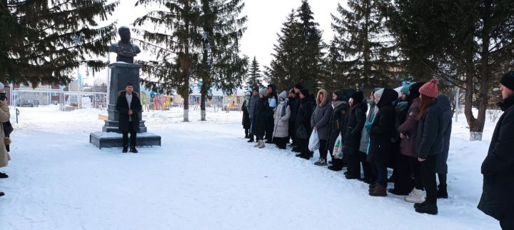 В парке Джалиля прошел торжественный митинг, посвященный 117-летней годовщине со дня рождения поэта – героя Мусы Джалиля