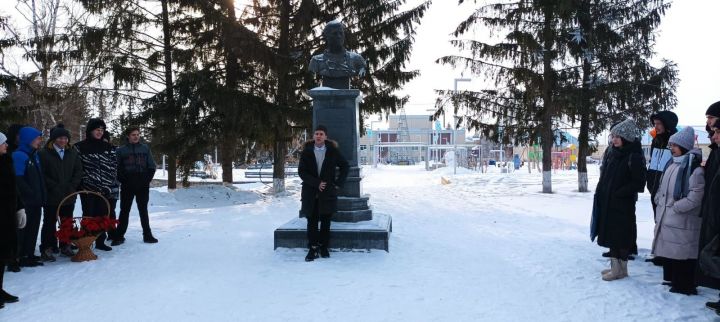 В парке Джалиля прошел торжественный митинг, посвященный 117-летней годовщине со дня рождения поэта – героя Мусы Джалиля