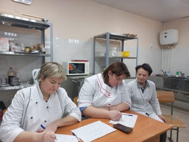 Состязались студенты специальности “Технология продукции общественного питания”