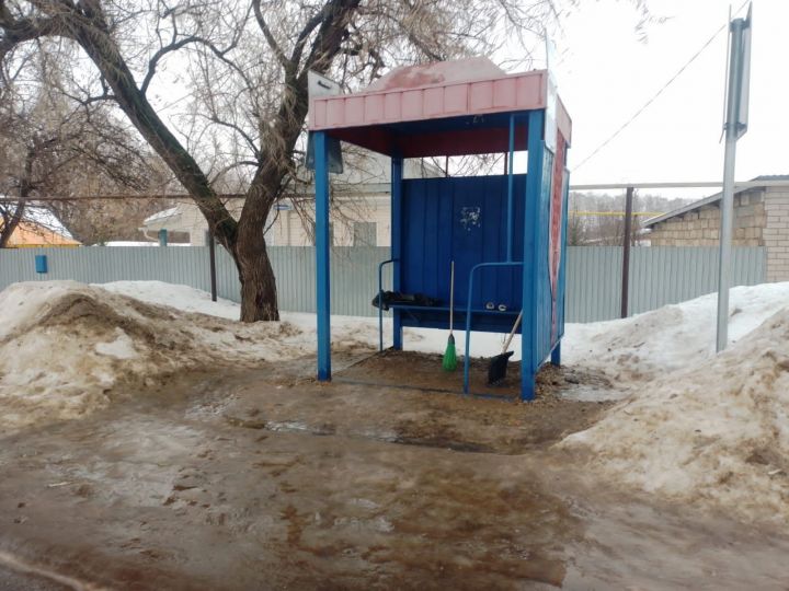 В Мензелинске урны для того и стоят, чтобы их  заполняли, а затем убирали