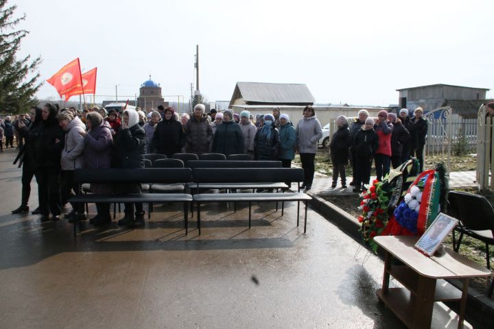 В Мензелинском районе простились с настоящим патриотом нашей Родины Артёмом Захаровым