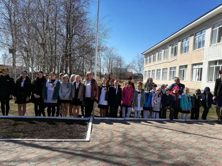 В Матвеевской школе установлена мемориальная доска с именем Героя Советского Союза Василия Гордова