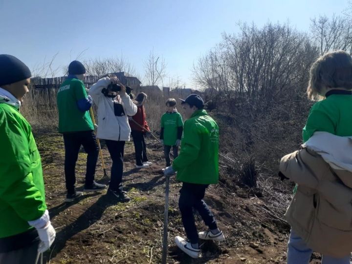 Учащиеся СОШ №2 регулярно участвуют во всероссийских акциях по очистке берегов водоёмов