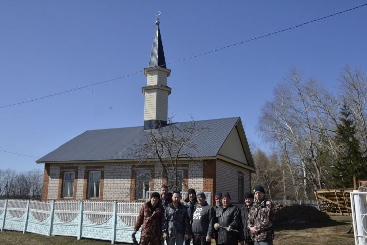 В Мензелинске на мусульманском кладбище установили полумесяц