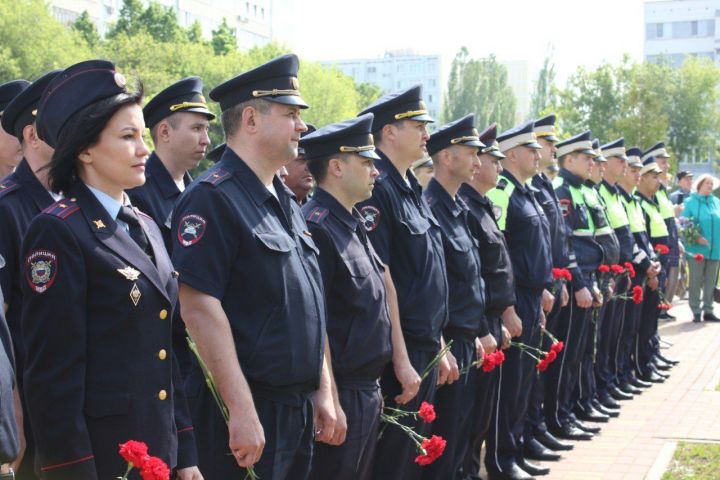 В Татарстане почтили память сотрудников Госавтоинспекции, погибших при исполнении служебного долга