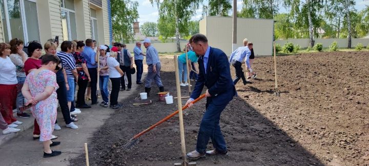 Кандидат сельскохозяйственных наук Харис Камалиев научил мензелинцев сажать овощи