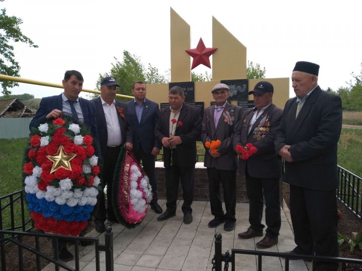 Митинг в честь Дня Победы в Ятове провели у нового обелиска