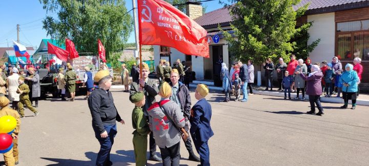 Автопробег объединил праздник Победы, который прошел в селах Фионовка, Коноваловка, Топасево, Канонерка