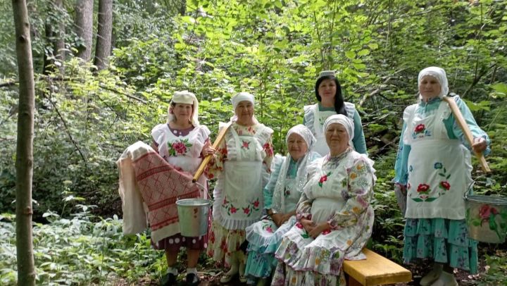 В селе Подгорный Байлар провели обряд показа невестке пути к источнику воды