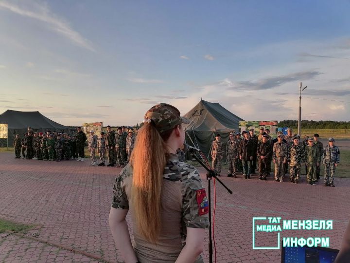 На торжественном открытии 3 смены патриотического лагеря в Мензелинске присутствовала и участница СВО