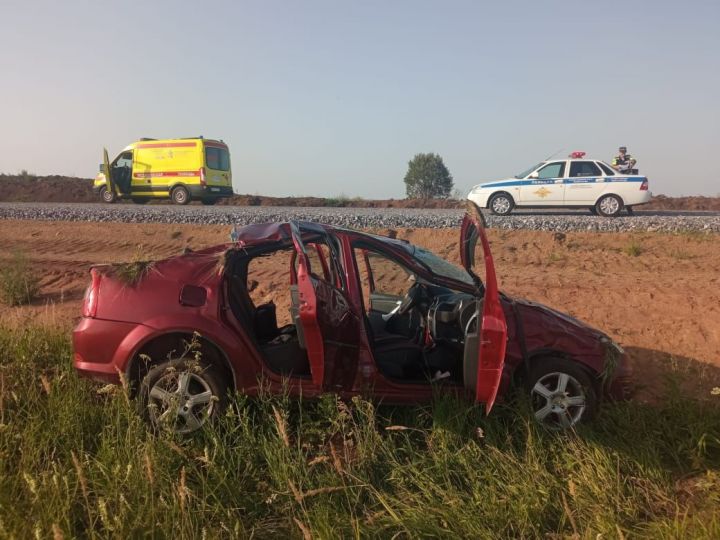 В Мензелинском районе перевернулся автомобиль