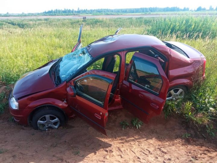 В Мензелинском районе перевернулся автомобиль