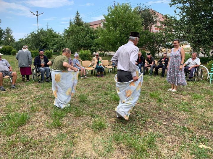 Проживающие дома-интерната в Мензелинске окунулись в атмосферу дружбы народов и сплоченности