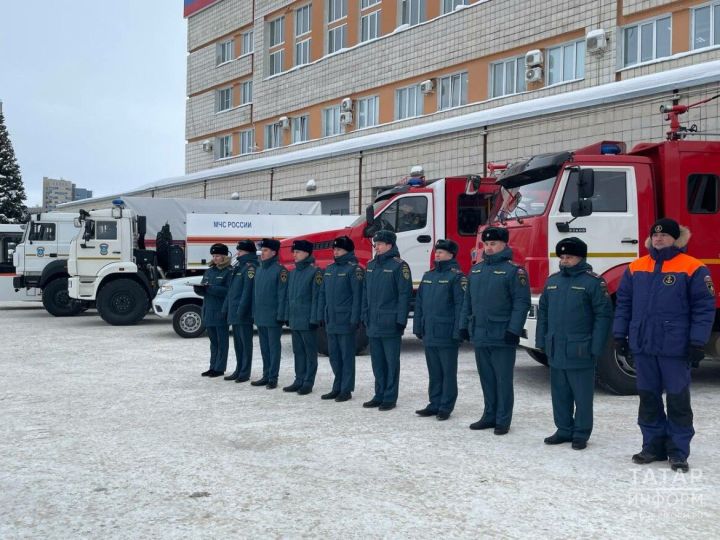 Подразделениям МЧС Республики Татарстан вручены ключи от новой техники