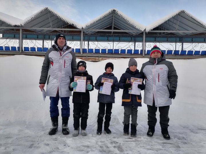 В Мензелинске прошли традиционные соревнования по лыжным гонкам на призы Деда Мороза