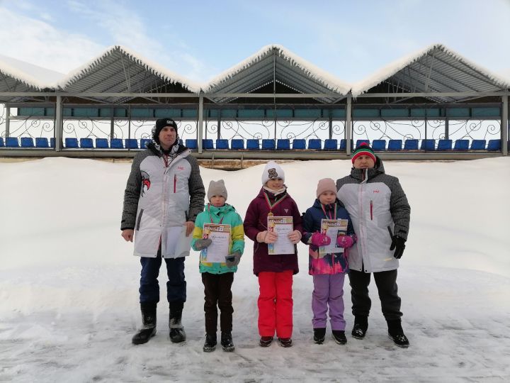 В Мензелинске прошли традиционные соревнования по лыжным гонкам на призы Деда Мороза