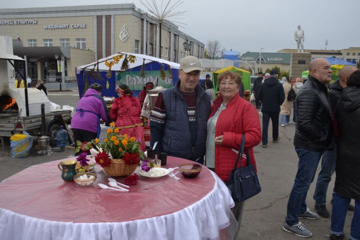 В Мензелинске состоялась ярмарка, посвященная Декаде пожилых