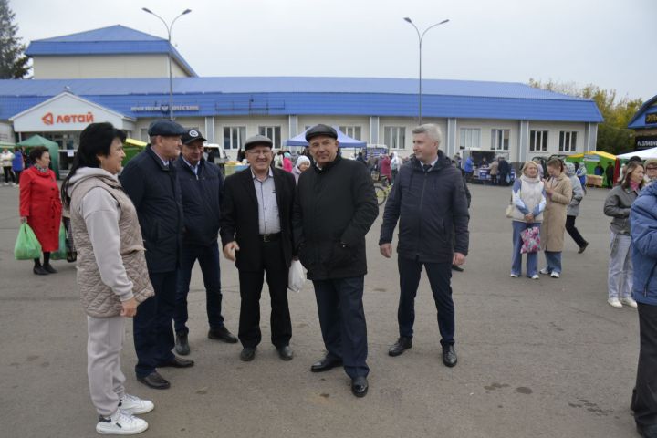 В Мензелинске состоялась ярмарка, посвященная Декаде пожилых