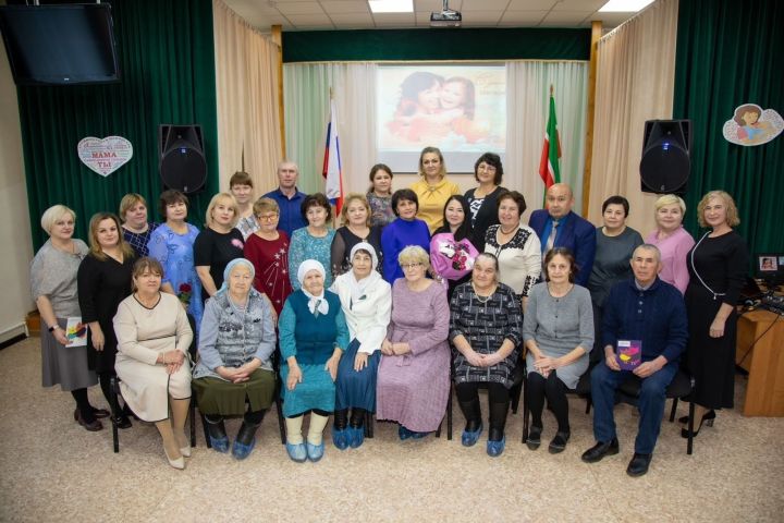 В Мензелинской школе-интернате прошел праздник, посвященный Дню матери