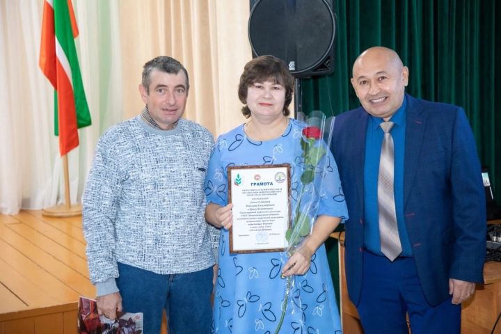 В Мензелинской школе-интернате прошел праздник, посвященный Дню матери