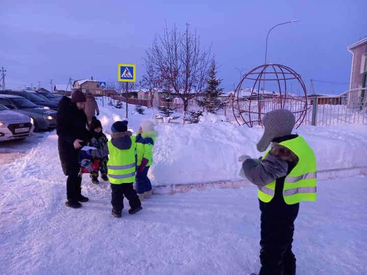 Отряд ЮИД детского сада «Шатлык» поддерживает акцию «Пристегнись Россия!»