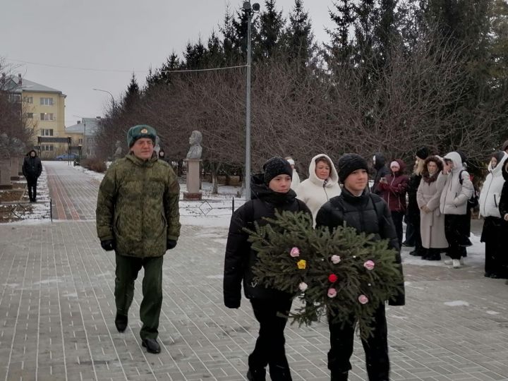 В парке Победы Мензелинска прошел митинг, посвященный Дню Героев Отечества