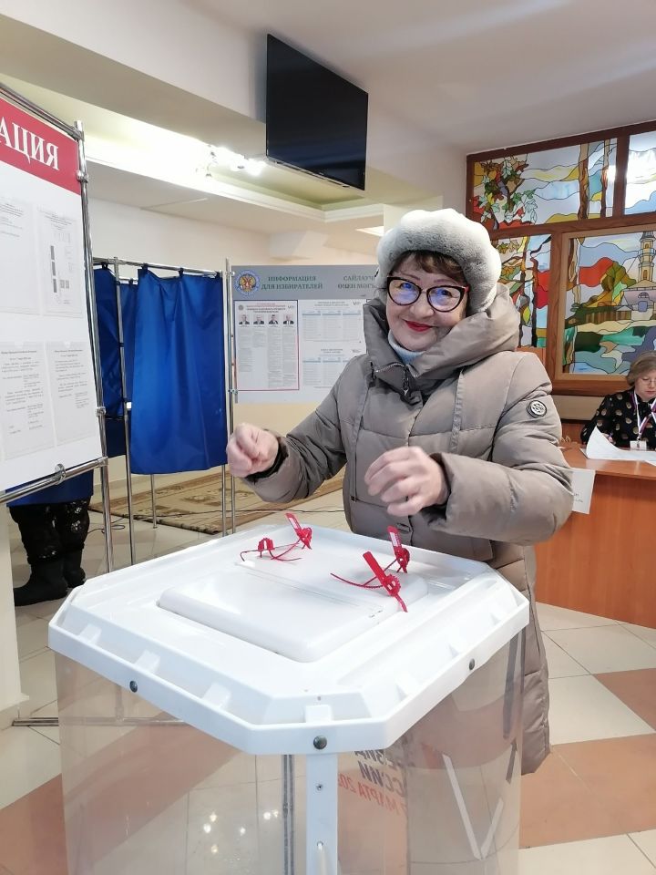 Мензелинцы голосуют с пожеланиями мирной жизни нашей стране