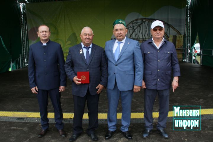 На Сабантуе передовики Мензелинского района получили республиканские награды