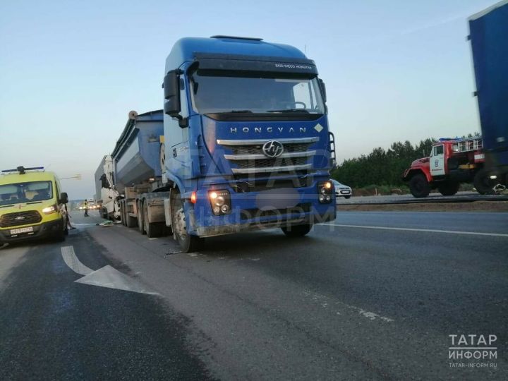 Водитель грузовика пострадал в массовом ДТП на трассе в Мензелинском районе РТ