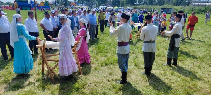 Делегация Мензелинска побывала в селе Юлдус Курганской области.