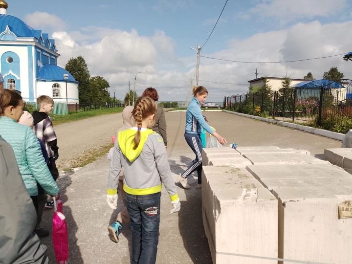 В поселке имени Воровского через труд воспитывают бережное отношение к природе родного края