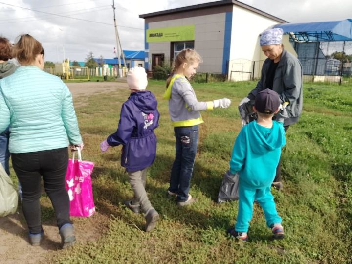 В поселке имени Воровского через труд воспитывают бережное отношение к природе родного края